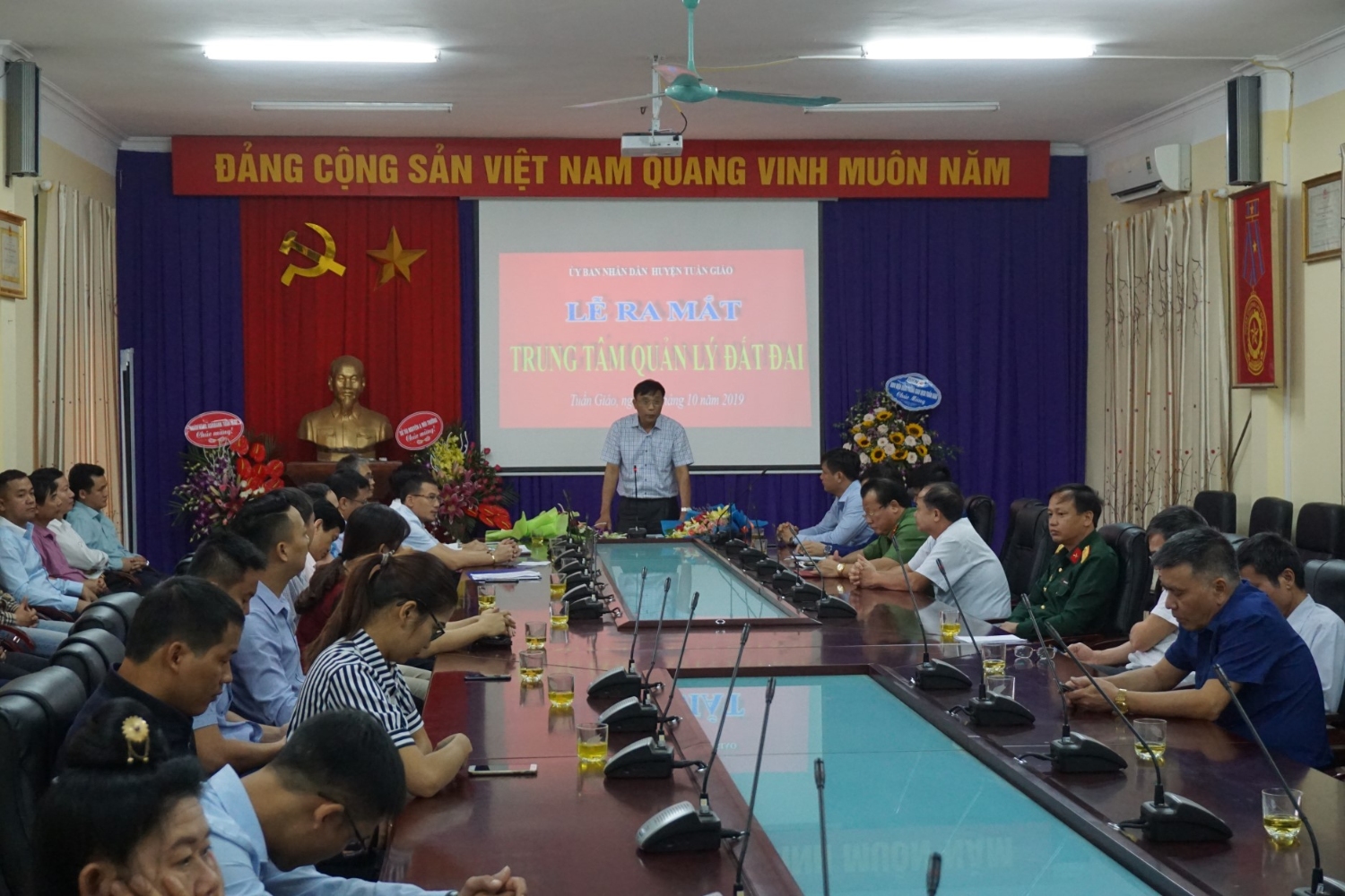 Huyện Tuần Giáo tổ chức Lễ Ra mắt Trung tâm Quản lý đất đai