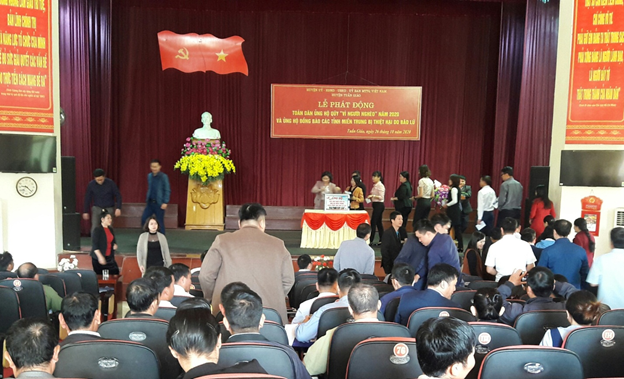 Cán bộ, công chức, viên chức, người lao động và lực lượng vũ trang, các doanh nghiệp  ủng hộ Quỹ Vì người nghèo năm 2020 và ủng hộ đồng bào các tỉnh miền Trung khắc phục hậu quả mưa lũ