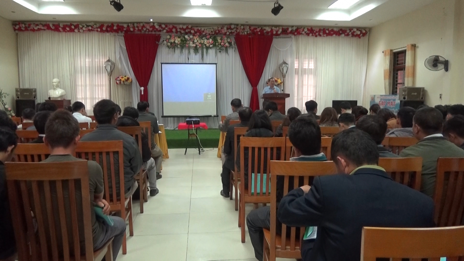 Huyện Tuần Giáo tập huấn điều tra hộ nghèo cận nghèo năm 2020