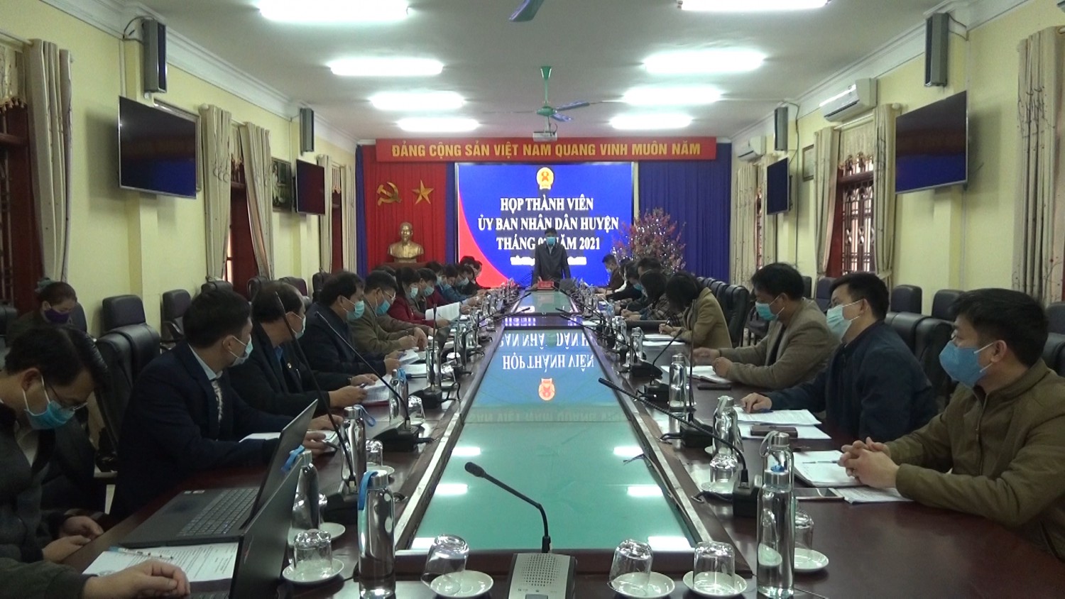 Họp thành viên UBND huyện tháng 2 năm 2021
