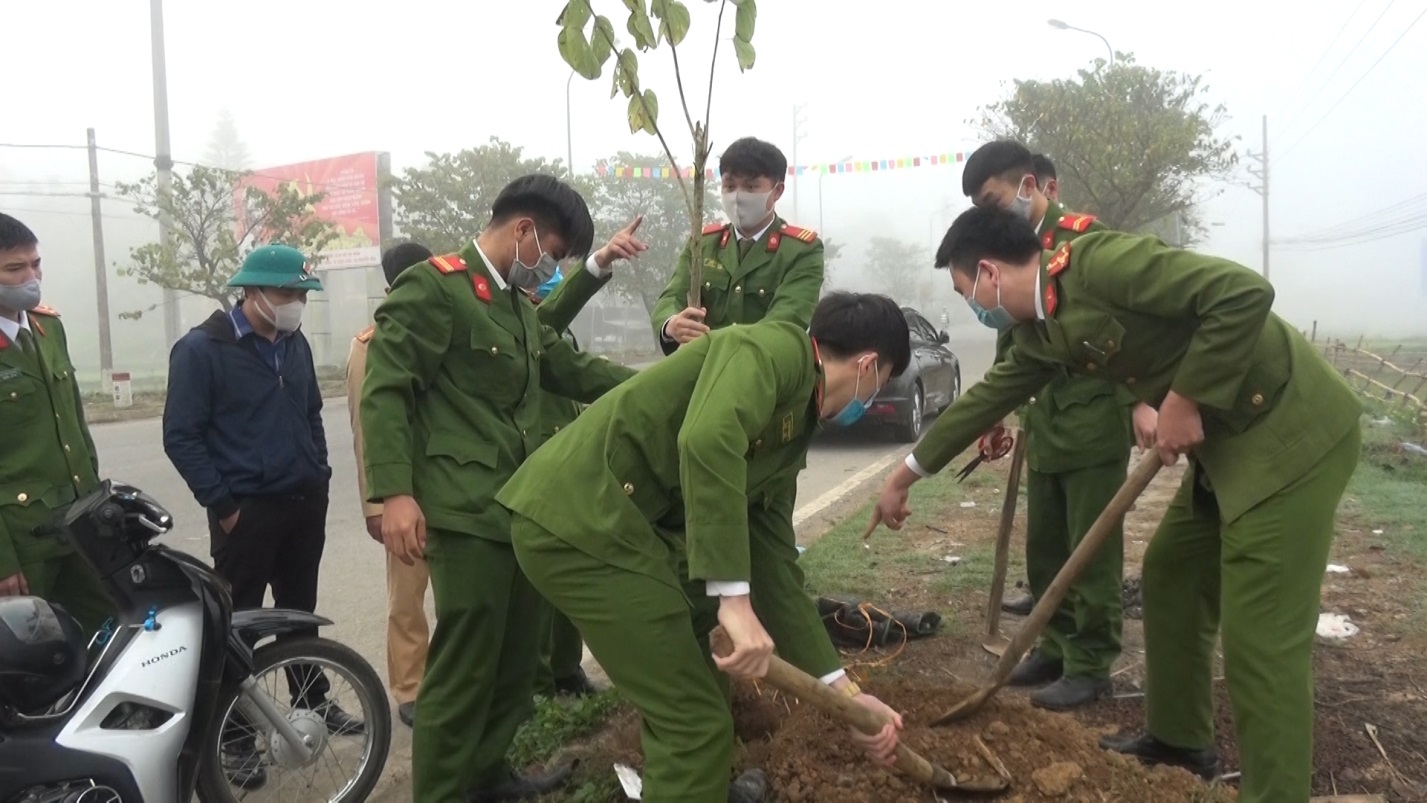 Ra quân hưởng ứng tết trồng cây đời đời nhớ ơn Bác Hồ xuân Tân Sửu 2021