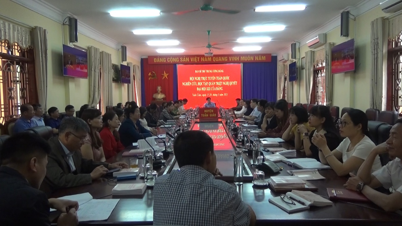 Cán bộ chủ chốt học tập Nghị quyết Đại hội XIII của Đảng