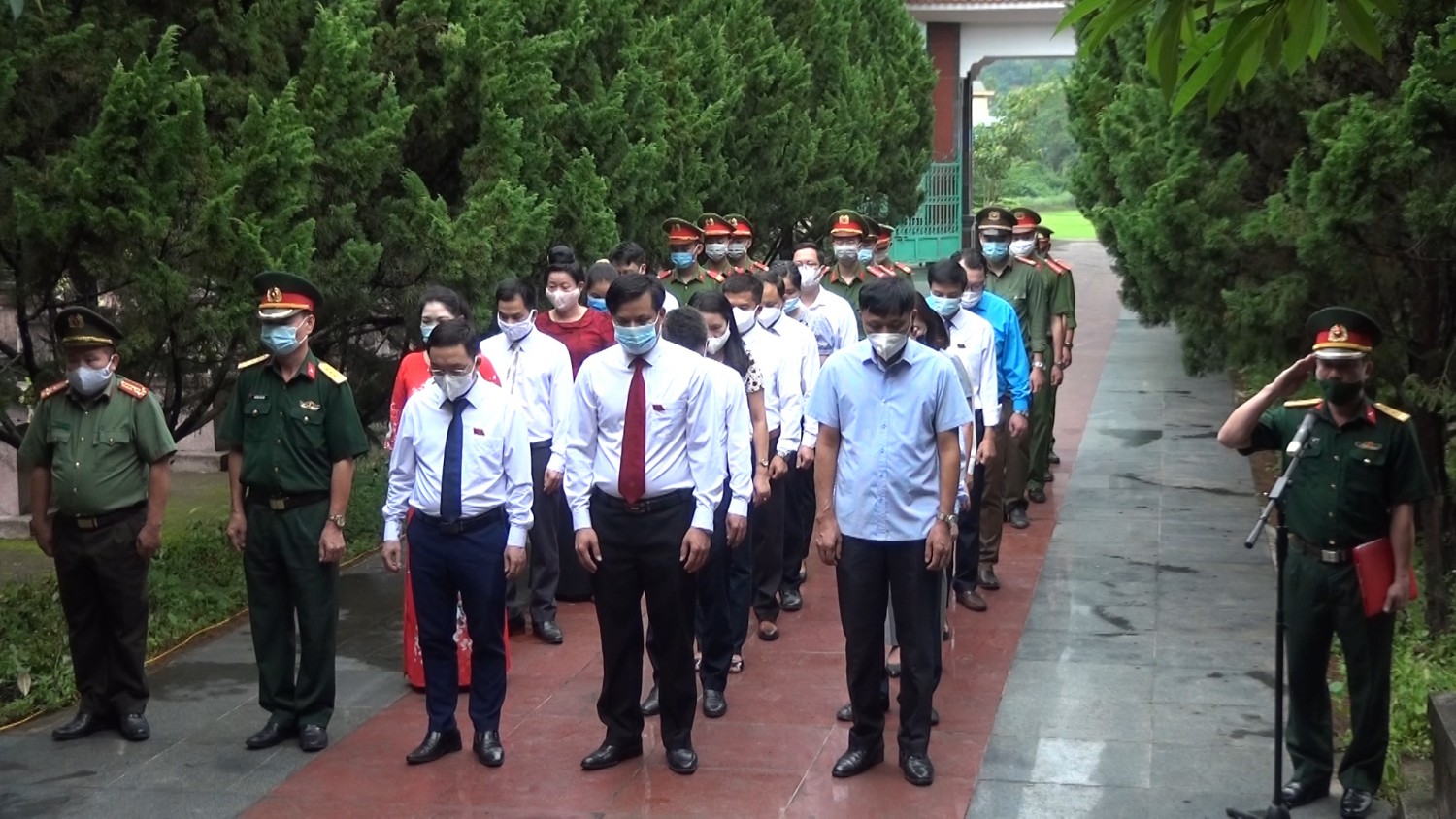 Lãnh đạo Huyện Tuần Giáo viếng Nghĩa trang liệt sỹ nhân dịp Kỳ họp thứ nhất HĐND huyện khóa XXI, nhiệm kỳ 2021 – 2026