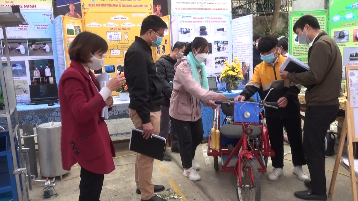 Cuộc thi khoa học kĩ thuật dành cho học sinh THCS cấp huyện năm học 2021-2022