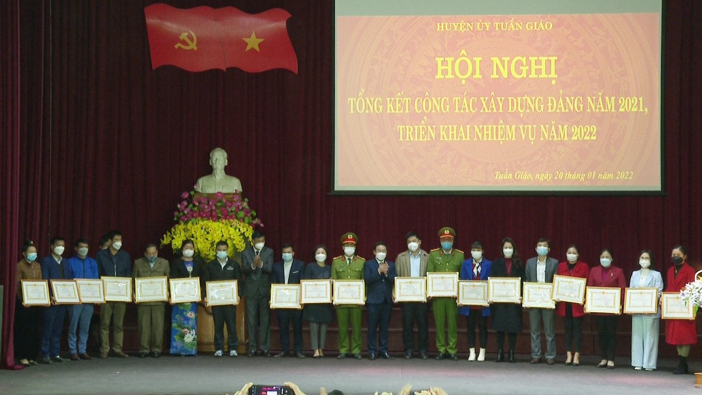 Tuần Giáo tổng kết công tác xây dựng Đảng năm năm 2021 triển khai nhiệm vụ năm 2022