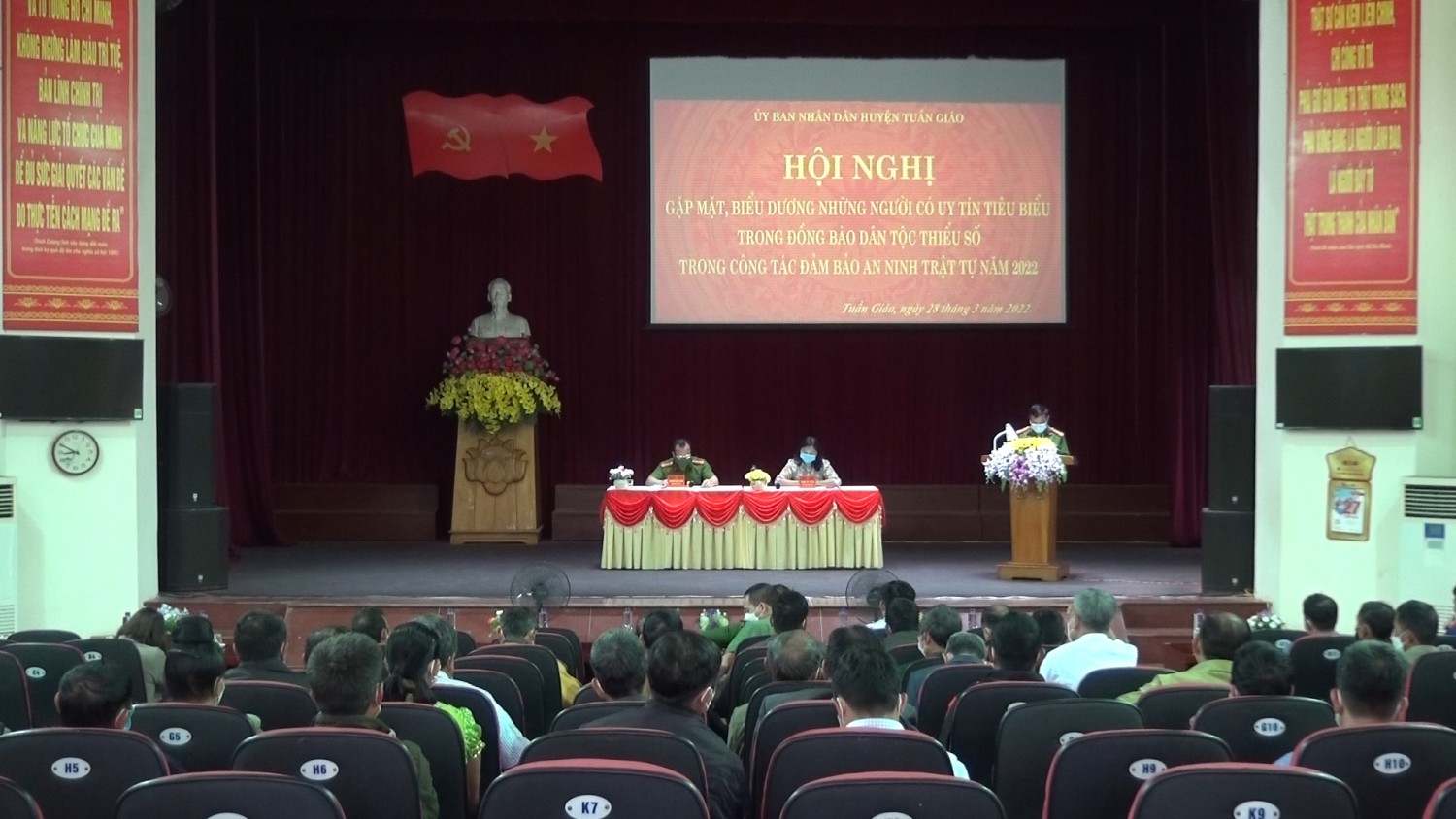 Tuần Giáo gặp mặt người có uy tín tiêu biểu năm 2022