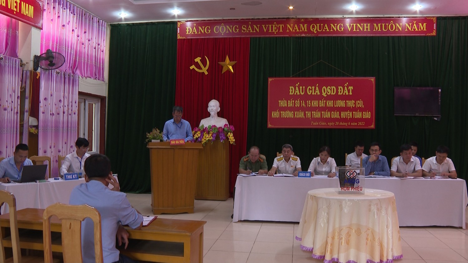 Tổ chức thành công Đấu giá QSD đất thửa đất số 14, 15 khu đất kho lương thực (cũ)