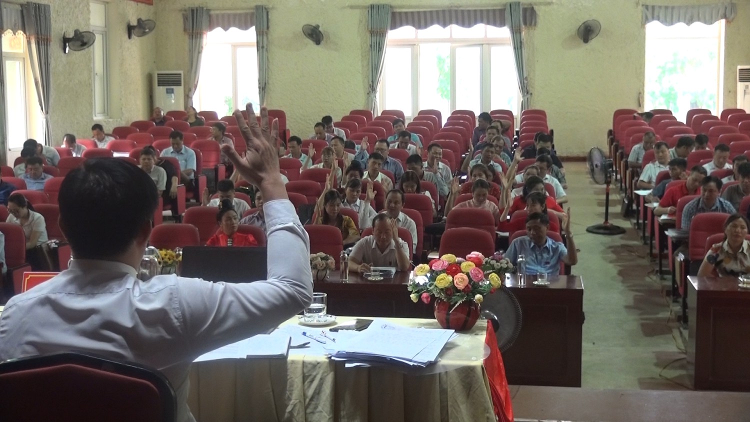 Kỳ họp thứ tư HĐND huyện khóa XXI, nhiệm kỳ 2021 - 2026 thành công tốt đẹp