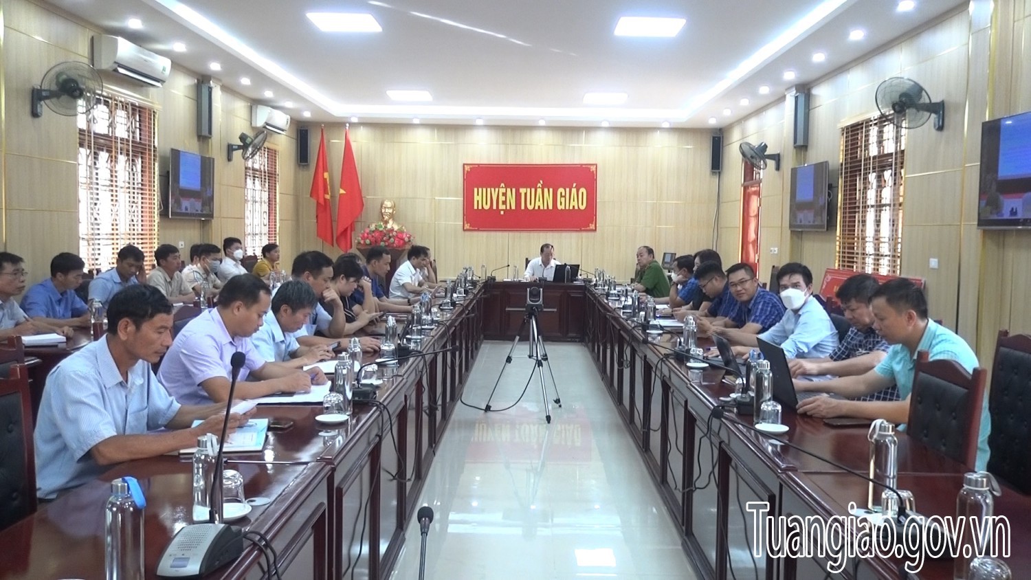 Hội thảo trực tuyến “Số hoá, kết nối, chia sẻ dữ liệu phục vụ giải quyết thủ tục hành chính: Kinh nghiệm của Pháp và thực tiễn triển khai tại Việt Nam”