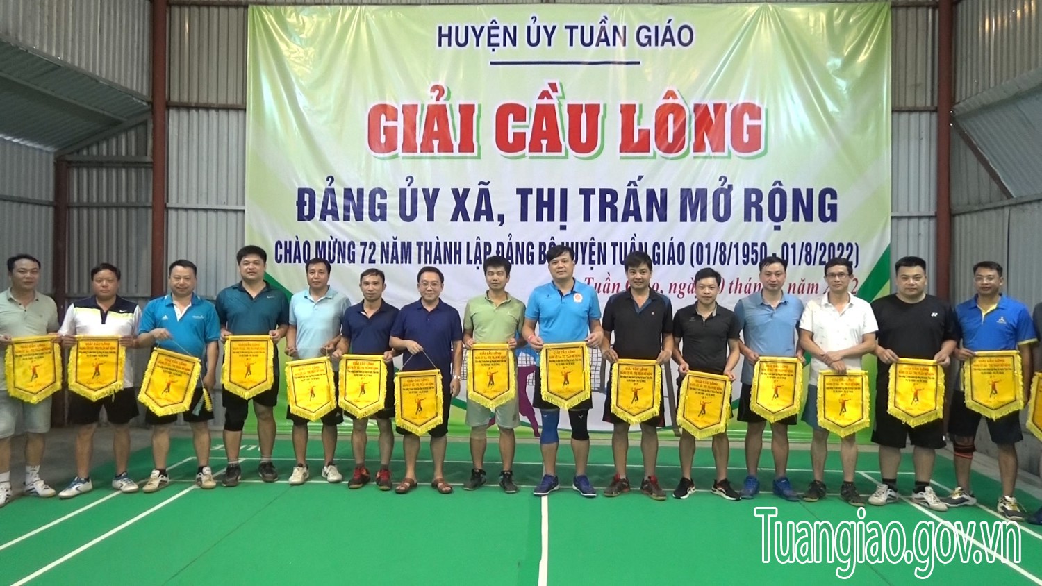 Giải cầu lông chào mừng kỷ niệm 72 năm Ngày thành lập Đảng bộ huyện Tuần Giáo.