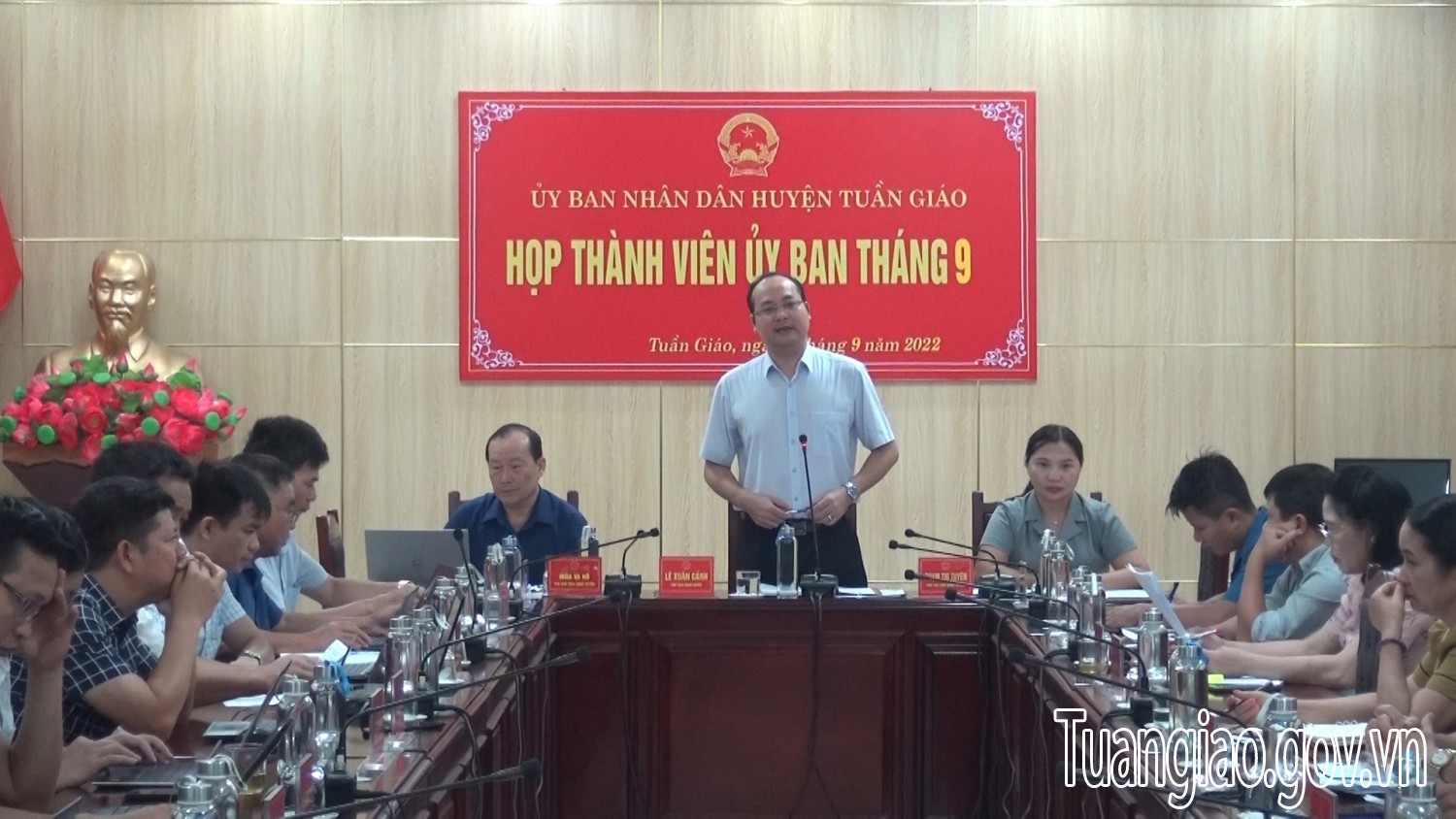 Họp thành viên UBND huyện Tuần Giáo tháng 9 năm 2022