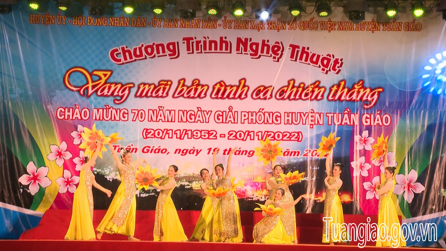 Chương trình Nghệ thuật chào mừng 70 năm ngày giải phóng huyện Tuần Giáo