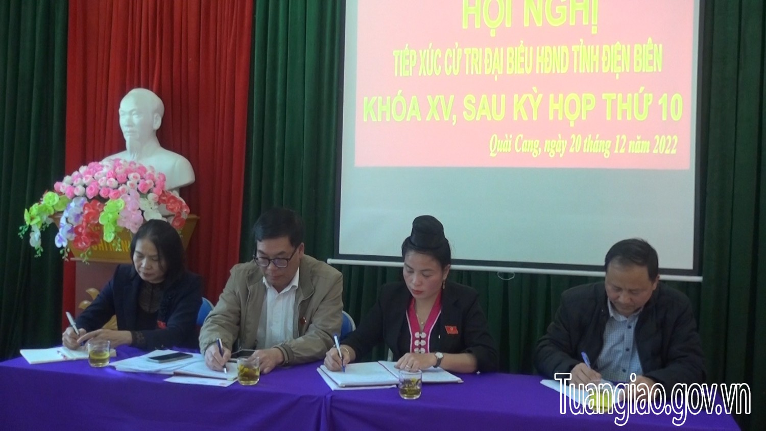 Đại biểu HĐND tỉnh tiếp xúc cử tri tại 2 xã Phình Sáng và Quài Cang