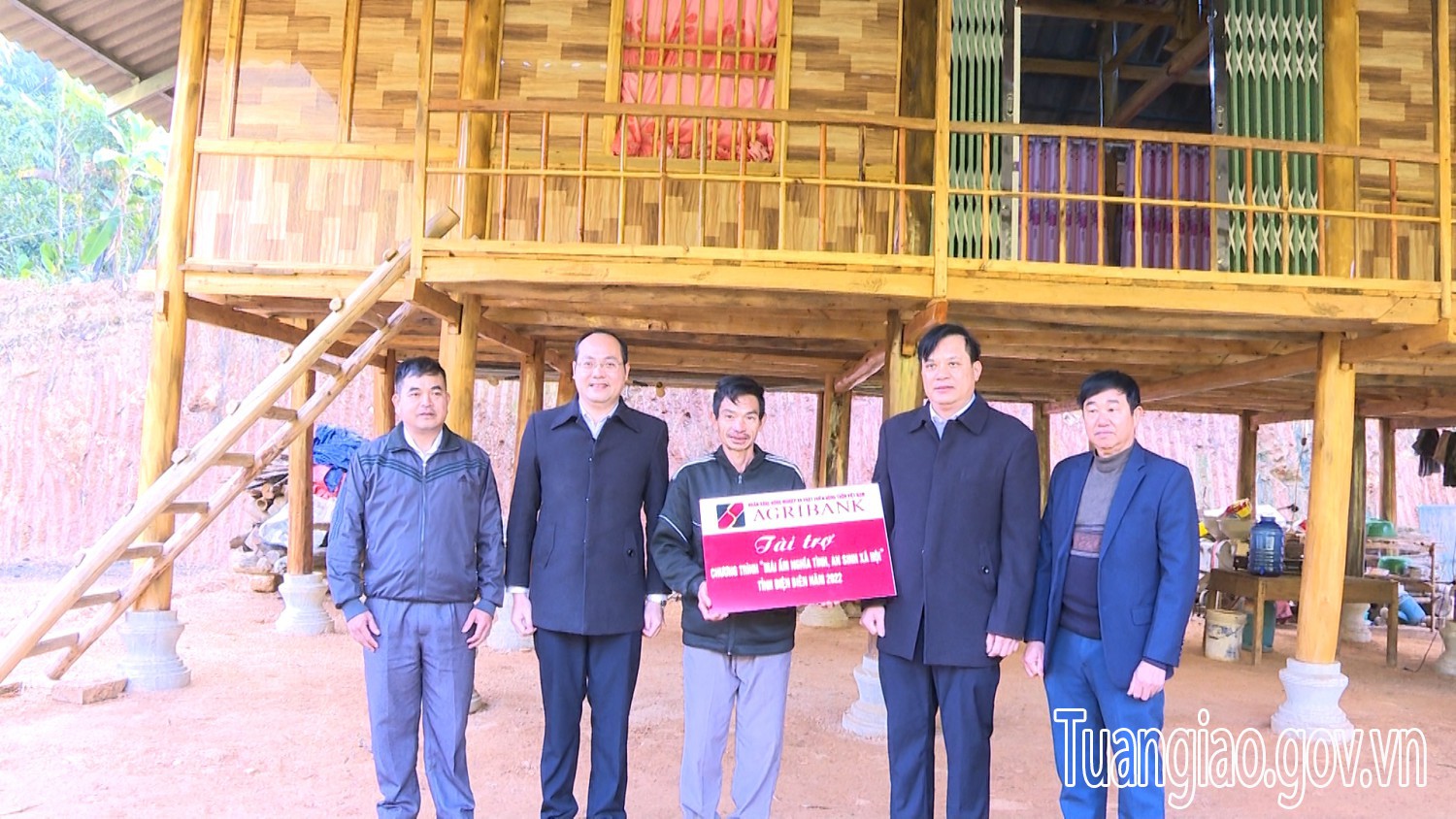 Nghiệm thu bàn giao và trao nhà “Mái ấm nghĩa tình, an sinh xã hội” cho hộ nghèo