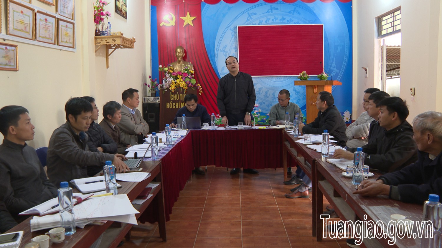 Họp tiếp xúc, đối thoại trực tiếp của đồng chí Lê Xuân Cảnh với các hộ gia đình có đất thu hồi thuộc công trình Nắn suối và tái định cư thị trấn Tuần Giáo