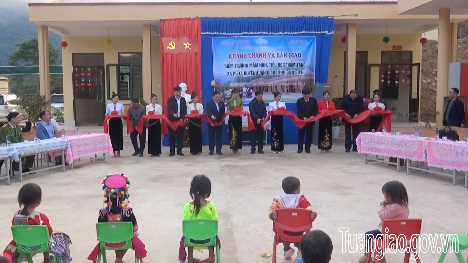 Khánh thành và bàn giao điểm trường MN và tiểu học Thẩm Táng xã Pú Xi