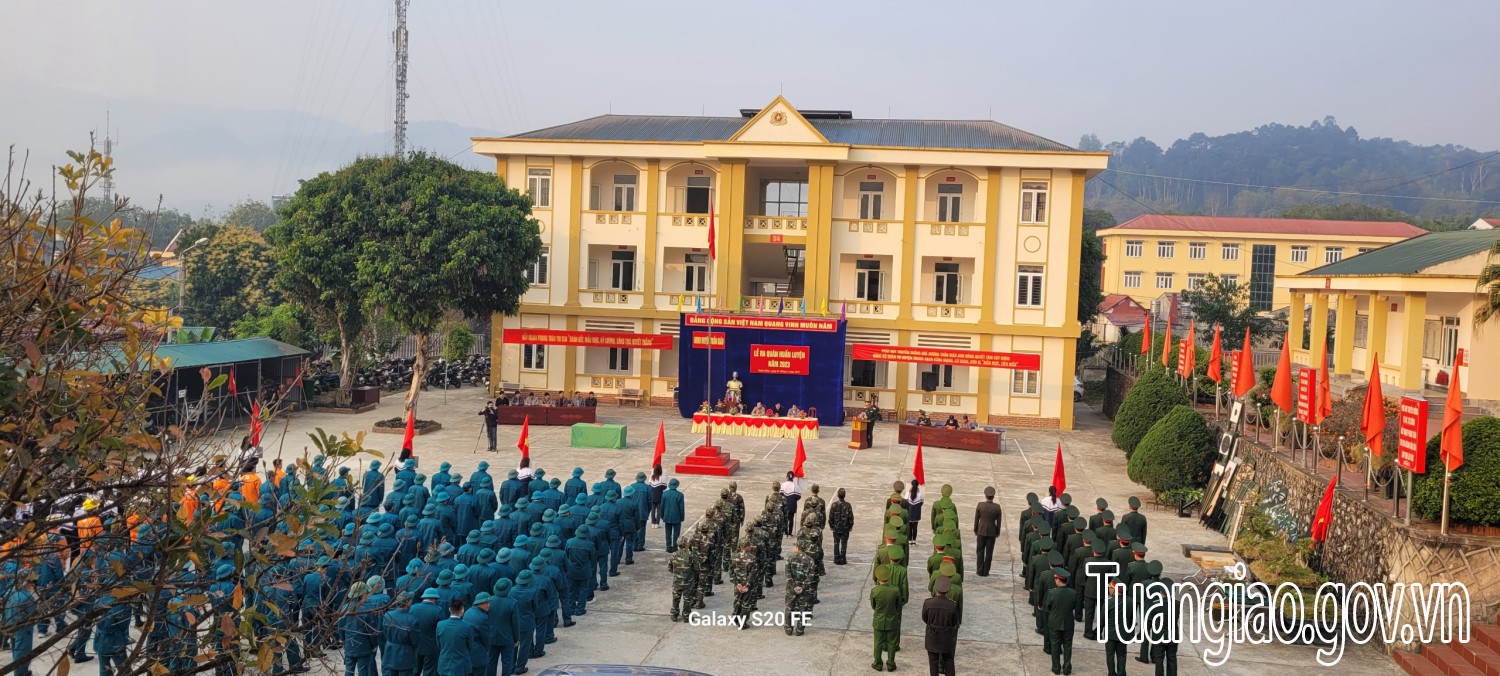 Huyện Tuần Giáo ra quân huấn luyện năm 2023