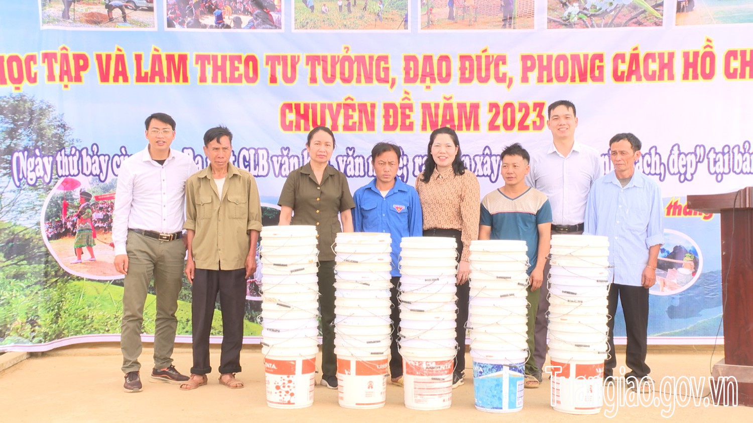 Ra mắt câu lạc bộ Văn hóa, văn nghệ; ra quân xây dựng bản xanh, sạch, đẹp và hoạt động “Ngày thứ bảy cùng dân” tại bản Ten Hon, xã Tênh Phông