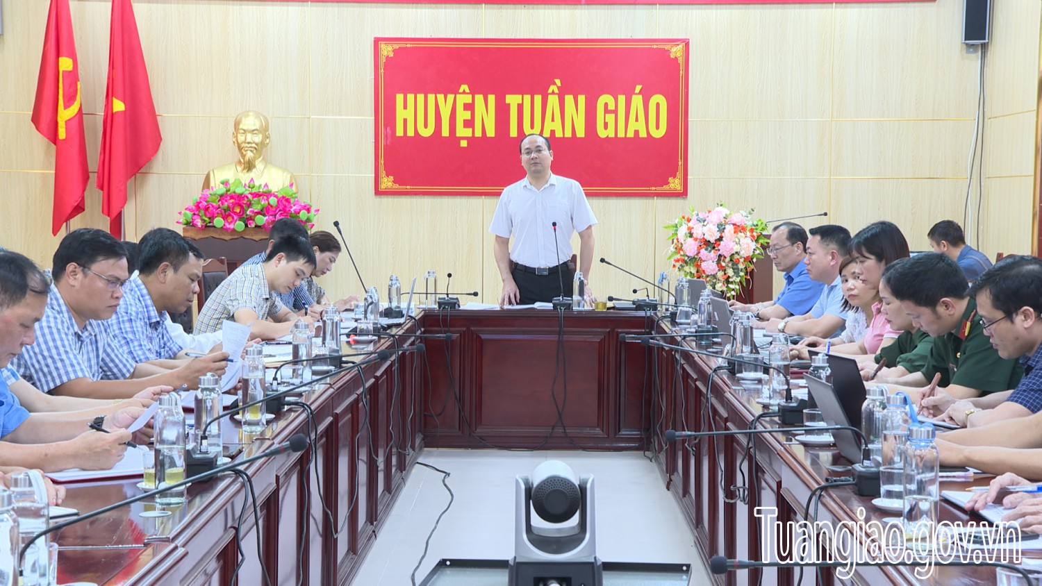 Họp đẩy nhanh tiến độ triển khai trồng cây mắc ca