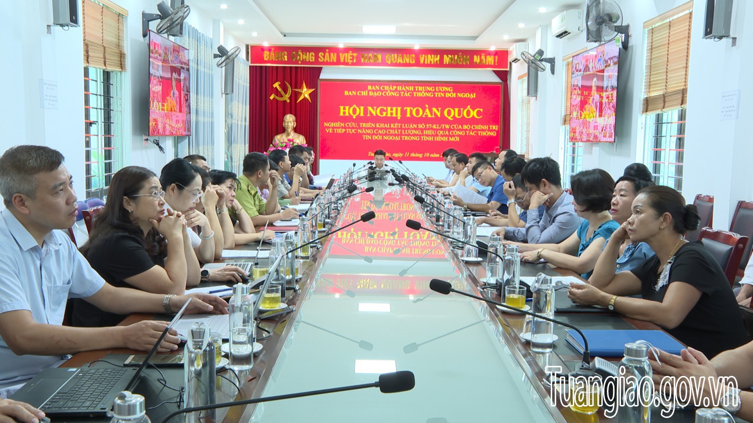 Hội nghị toàn quốc nghiên cứu, triển khai Kết luận số 57-KL/TW của Bộ Chính trị về tiếp tục nâng cao chất lượng, hiệu quả công tác thông tin đối ngoại trong tình hình mới