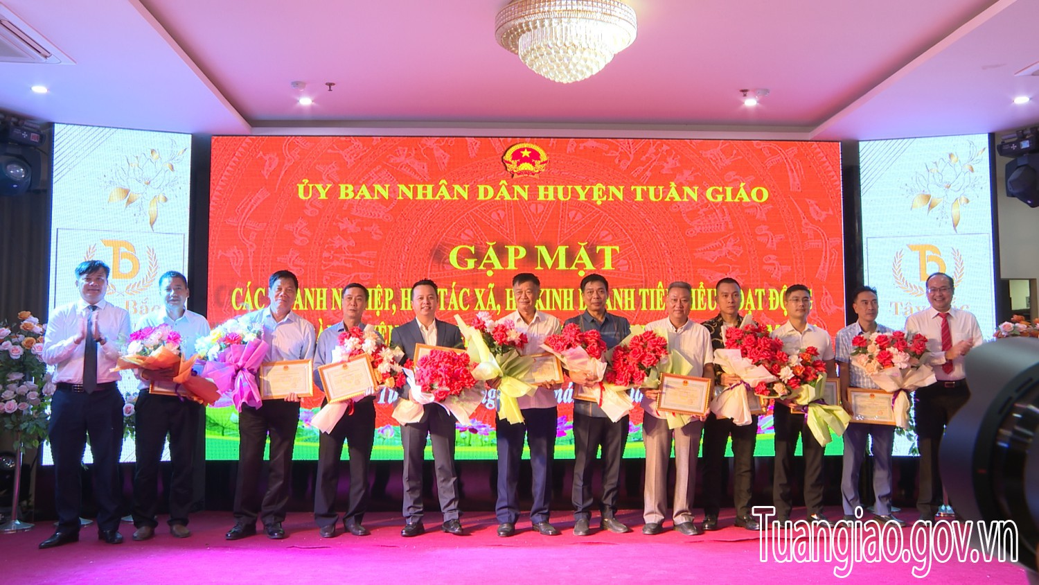 Tuần Giáo gặp mặt đối thoại với doanh nghiệp, HTX và Hộ kinh doanh tiêu biểu