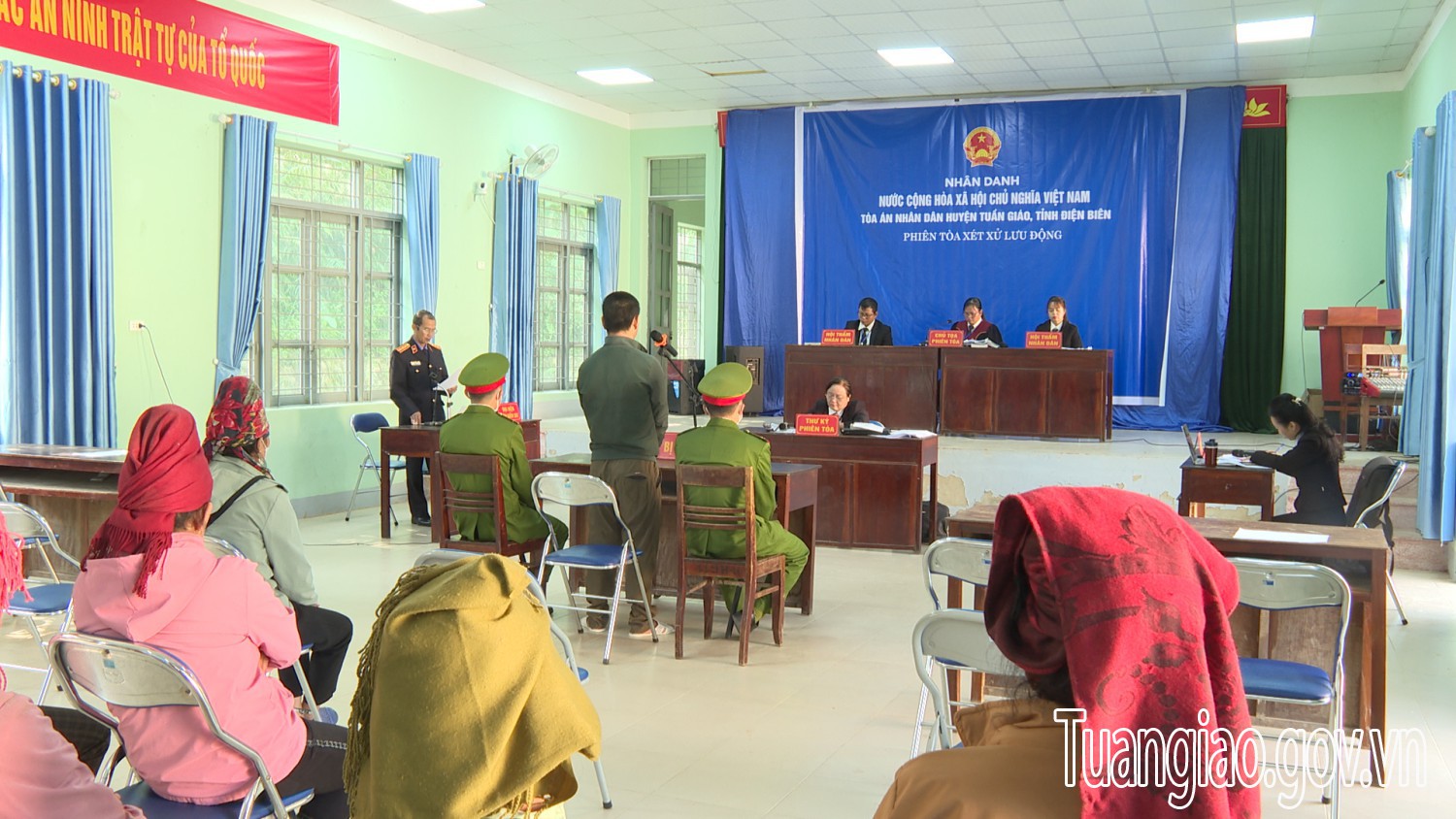 Tòa án nhân dân huyện Tuần Giáo xét xử lưu động 3 vụ án hình sự