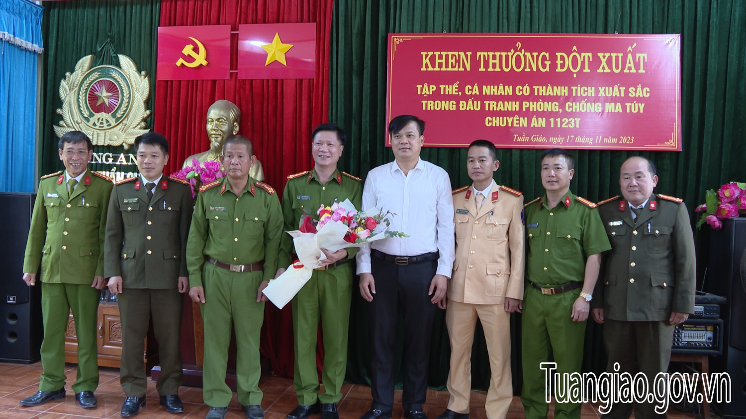 Khen thưởng đột xuất tập thể, cá nhân có thành tích đấu tranh phòng, chống ma túy