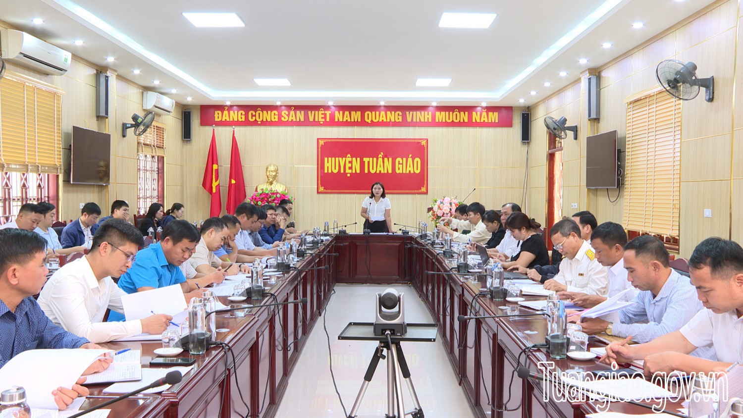 Họp đánh giá kết quả thực hiện các tiêu chí Chương trình xây dựng NTM năm 2023