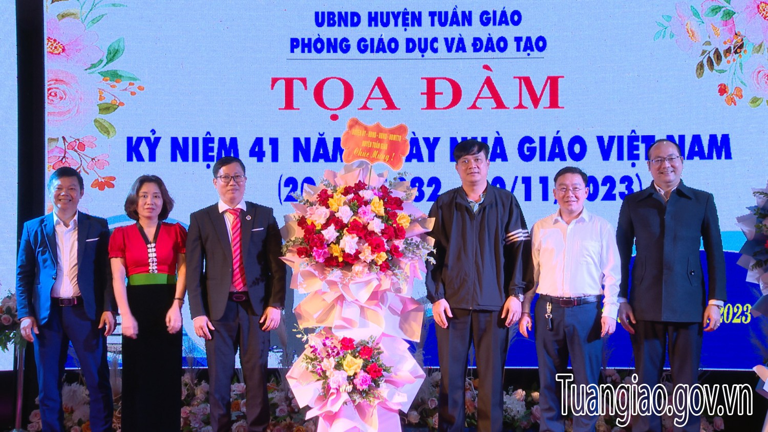 Các trường học trên địa bàn tổ chức lễ kỷ niệm 41 năm ngày Nhà giáo Việt Nam