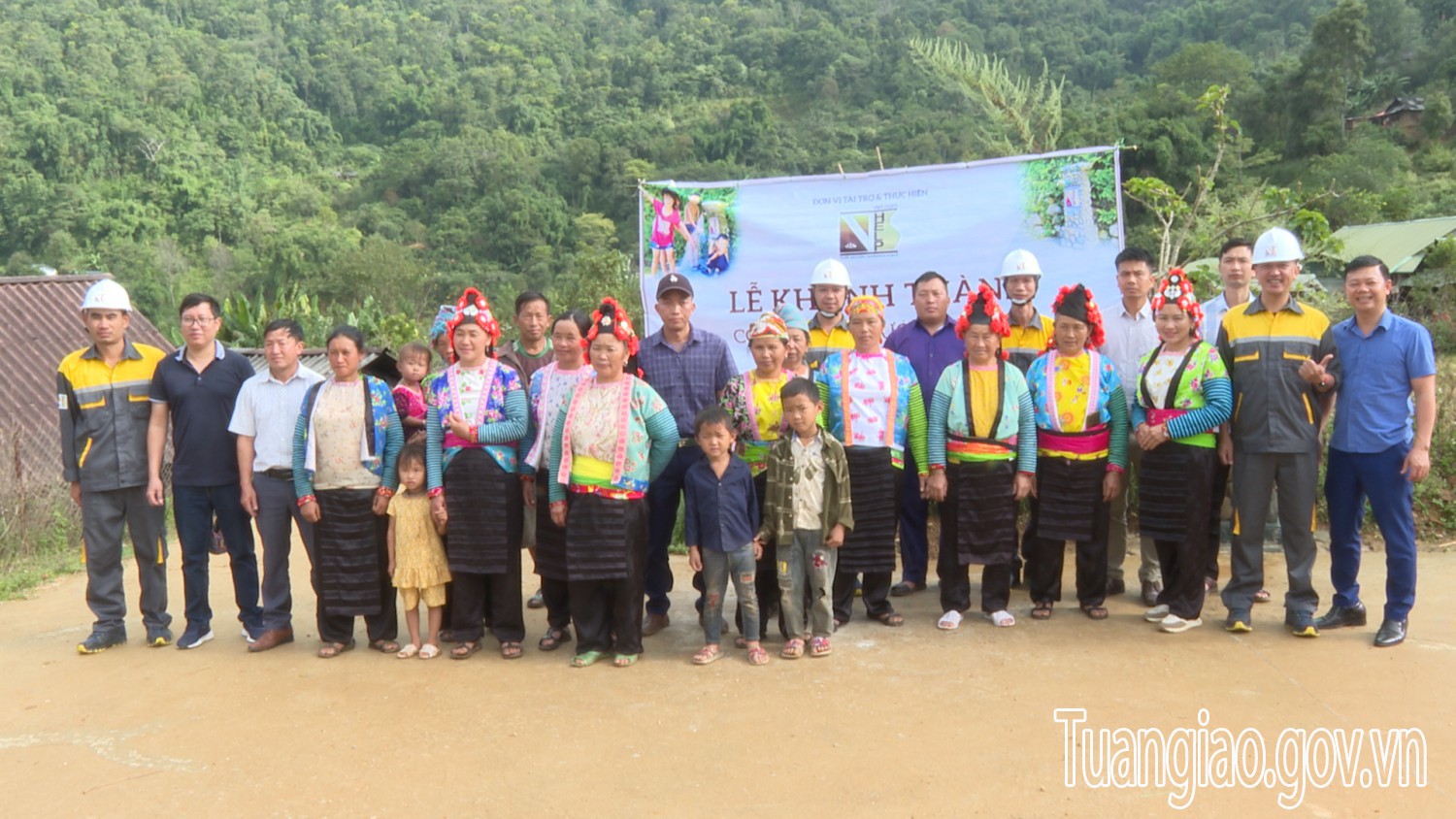 Tỏa Tình tổ chức lễ khánh thành công trình nước tự chảy