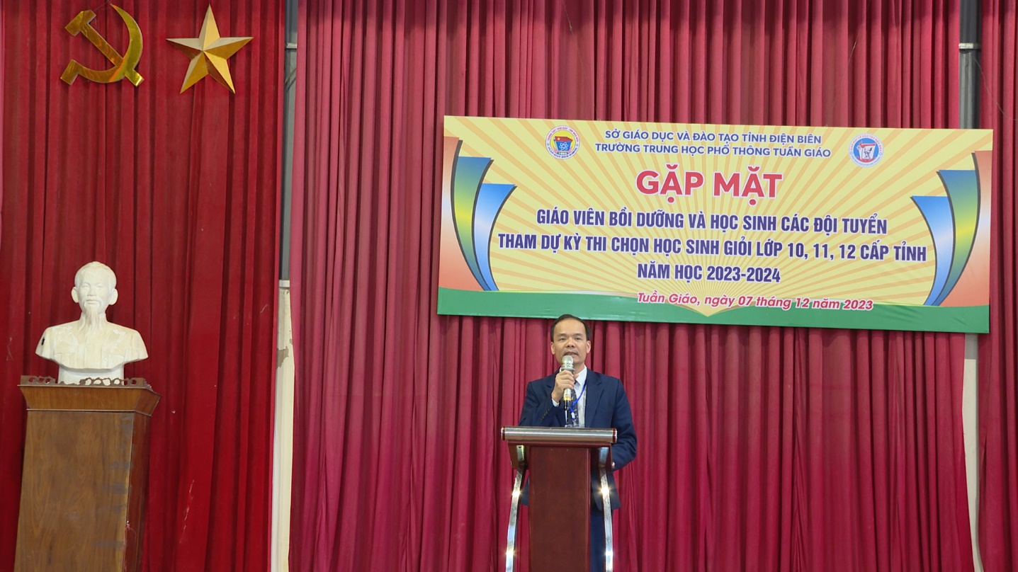 Trường THPT Tuần Giáo gặp mặt giáo viên ôn luyện và đội tuyển tham gia dự kỳ thi chọn học sinh giỏi cấp tỉnh năm học 2023 – 2024