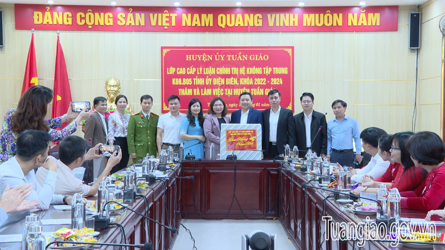 Lớp Cao cấp Lý luận Chính trị hệ không tập trung K69.B05 Tỉnh ủy Điện Biên, khóa 2022-2024 nghiên cứu thực tế tại huyện Tuần Giáo