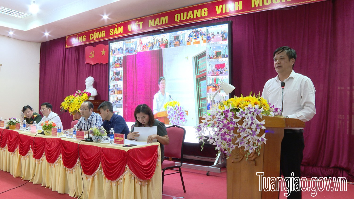 Họp quán triệt, triển khai nhiệm vụ chăm sóc, bảo vệ cây mắc ca