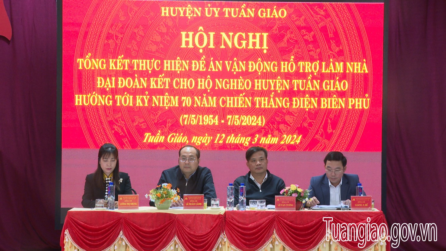 Tuần Giáo tổ chức hội nghị tổng kết thực hiện đề án vận động hỗ trợ làm nhà Đại đoàn kết cho hộ nghèo, hướng tới kỷ niệm 70 năm chiến thắng Điện Biên Phủ