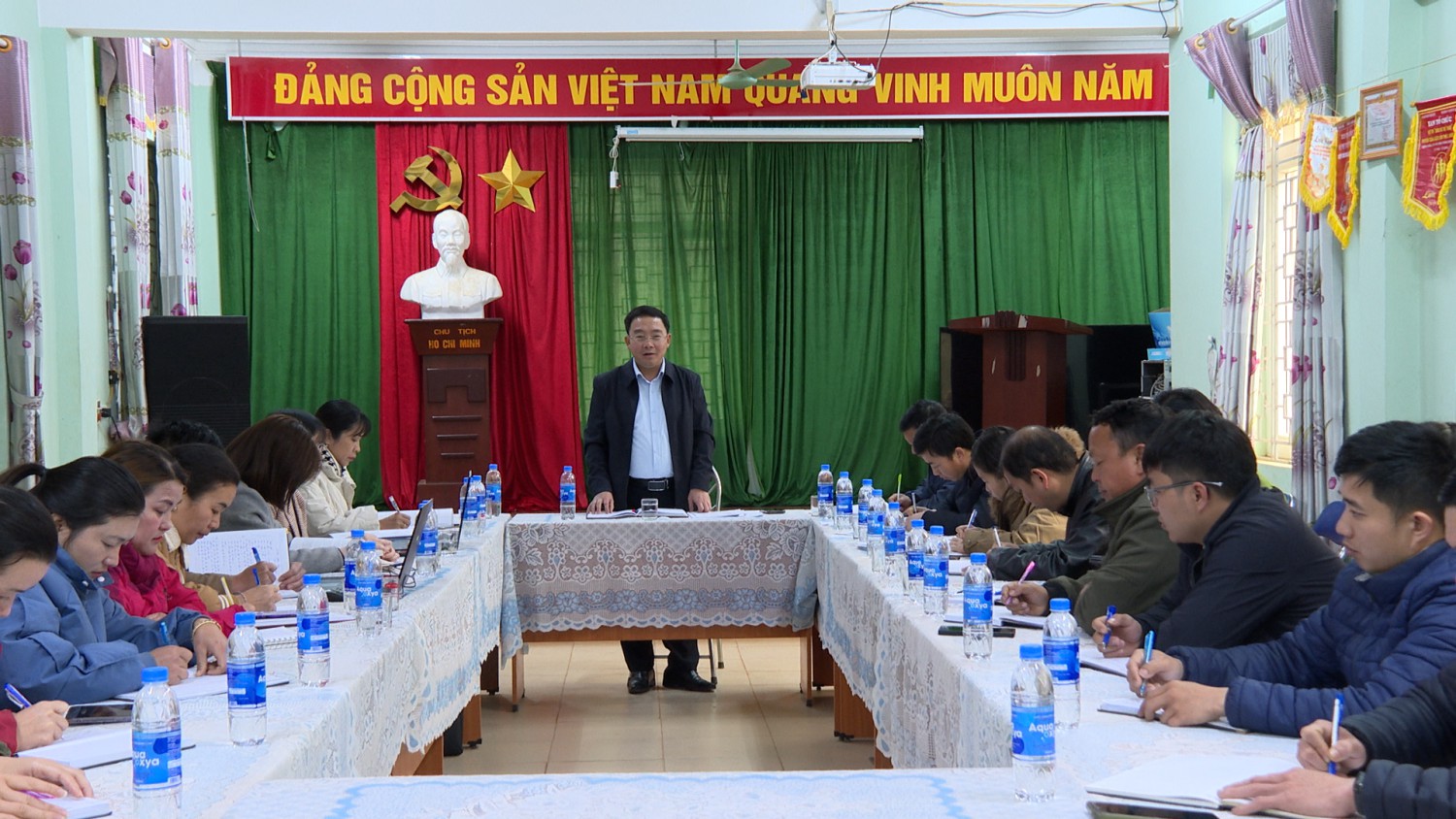 Đồng chí Phó Bí thư Thường trực Huyện ủy nắm tình...