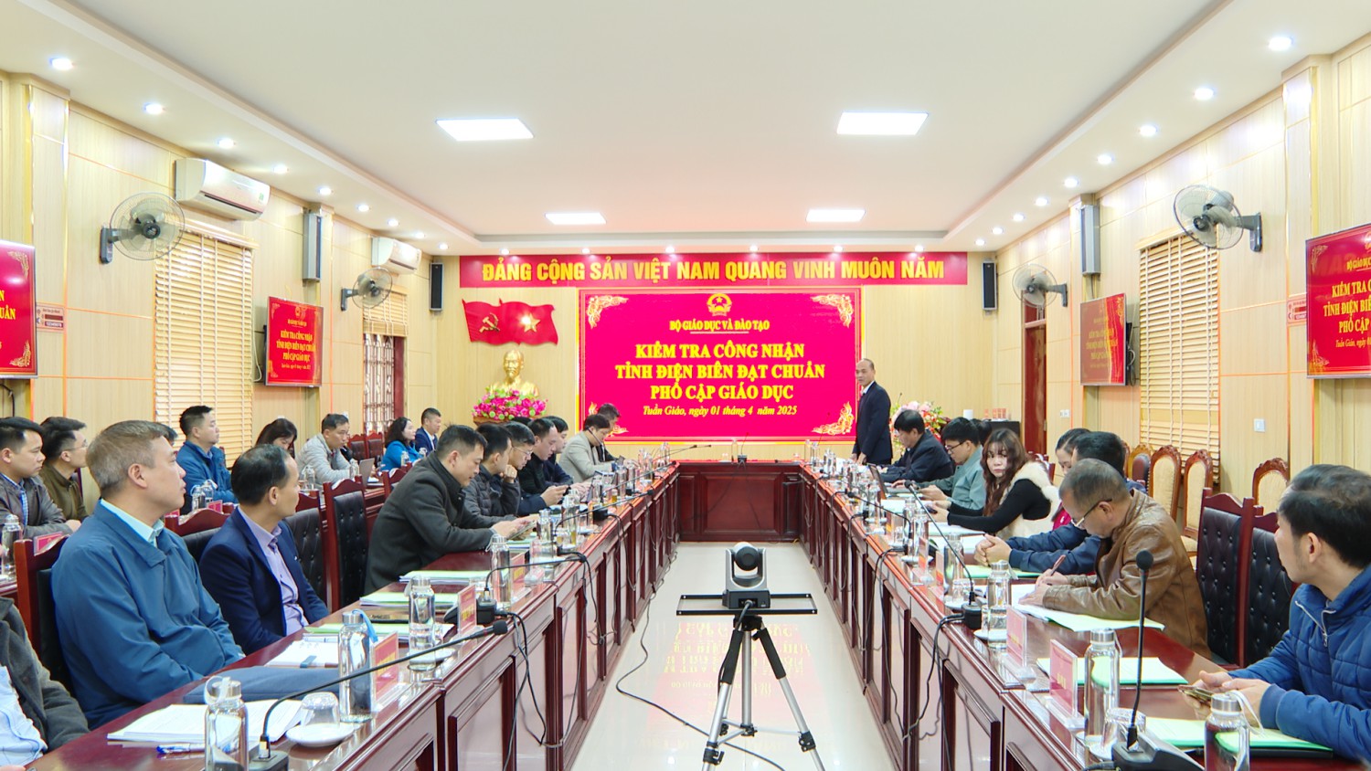 Toàn cảnh buổi làm việc